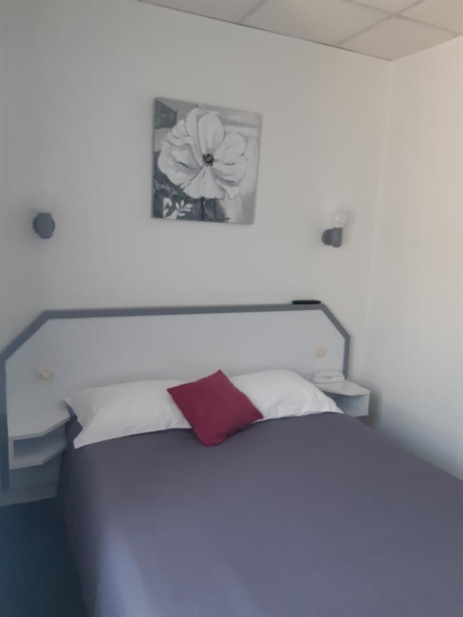 Hotel De La Croix De Malte Cherbourg-en-Cotentin Bagian luar foto
