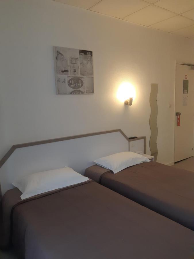 Hotel De La Croix De Malte Cherbourg-en-Cotentin Bagian luar foto