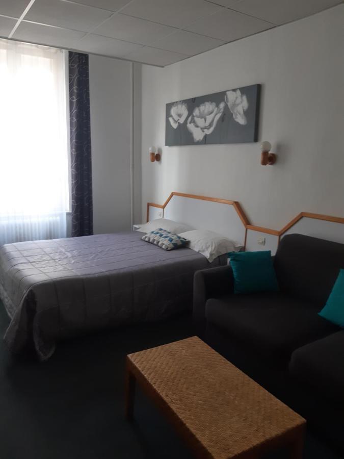 Hotel De La Croix De Malte Cherbourg-en-Cotentin Bagian luar foto