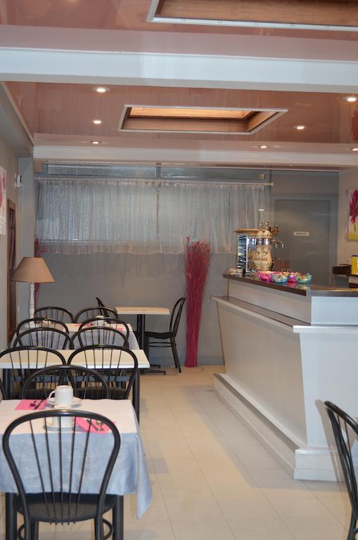 Hotel De La Croix De Malte Cherbourg-en-Cotentin Bagian luar foto
