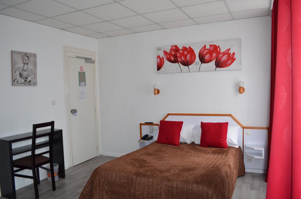 Hotel De La Croix De Malte Cherbourg-en-Cotentin Bagian luar foto