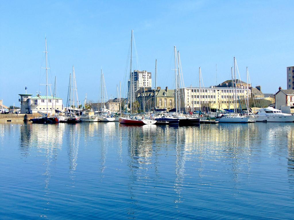 Hotel De La Croix De Malte Cherbourg-en-Cotentin Bagian luar foto